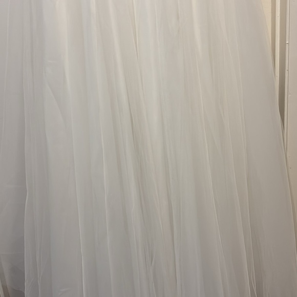 Bridal Gown - Picture 3 of 9